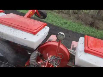 Sowing sunflower seeds with Kverneland Optima precision seeder