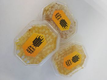 HONEY IN HONEYCOMBS PORTIONED